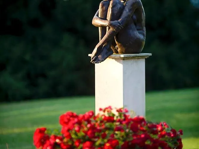 Semesterbostad Chateau De La Joie Saint-Victor-Rouzaud